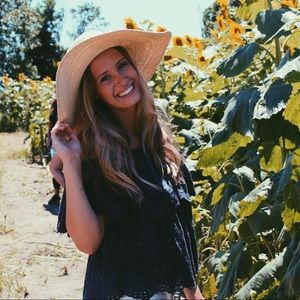 Meet your Posher, Chloe